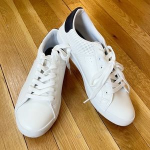 Nautica white leather sneakers size 9.5 plain EUC lace up tennis shoes Womens